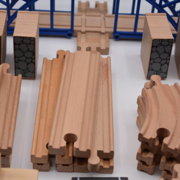 Lot of over 45 TRACK LOT Curves Ramps Straights Ascending Wooden Railway… - Picture 6 of 13